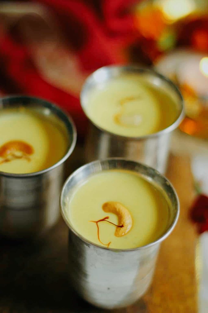 naughty_preetha's tweet photo. Honey cake 🍰
Carrot halwa 🍮
Badam milk 🥛

Vera enna intha night time la😘😘😘

Love you daddy 😘😘😘😘

Nalla badam milk kudichutu, themba vanthurukken.. vidiya vidiya🙈🙈🙈

#preethamanokar #preethakutty #modelpreetha #naughtypreethacommunity https://t.co/vmkmKlQ8oZ
