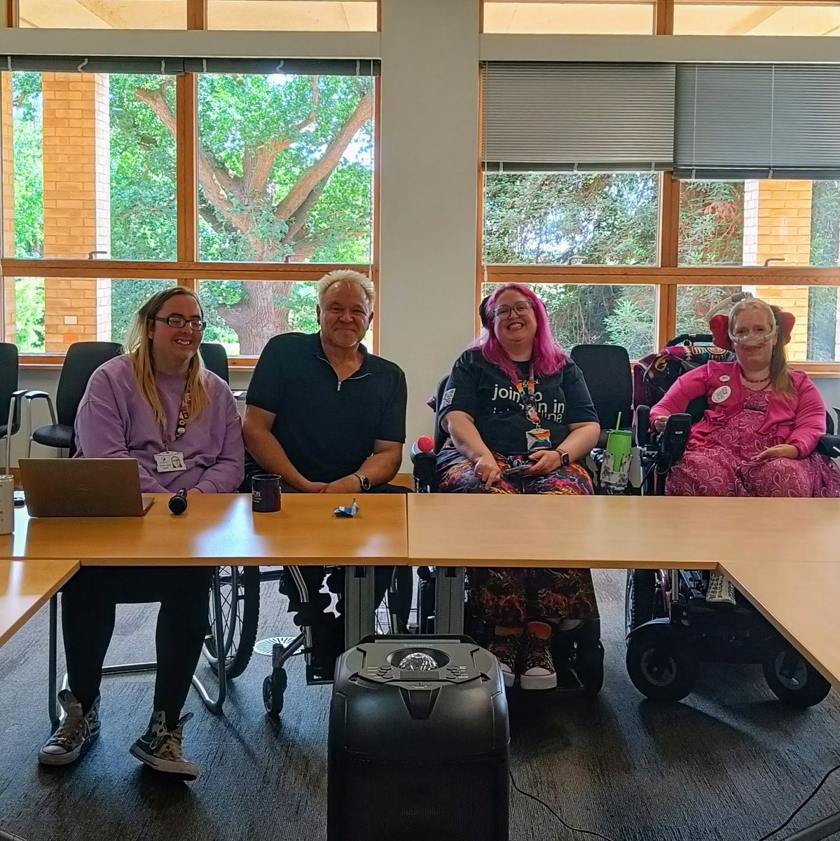 Mik Scarlet tweet media