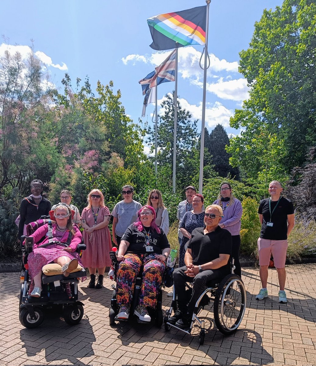 Mik Scarlet tweet media