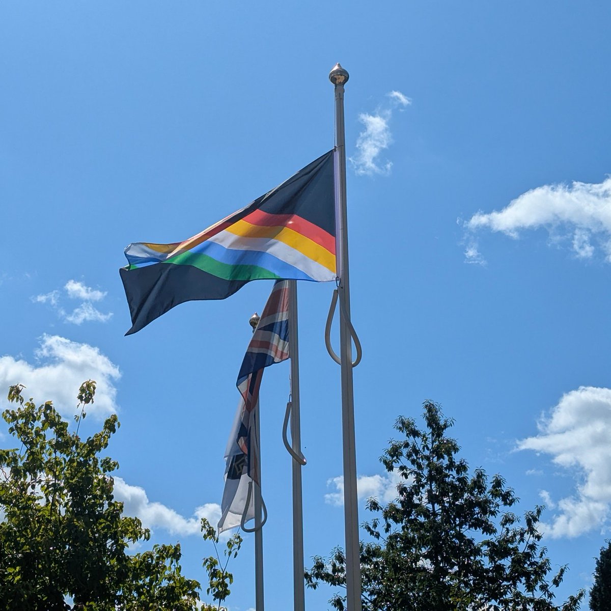 Mik Scarlet tweet media