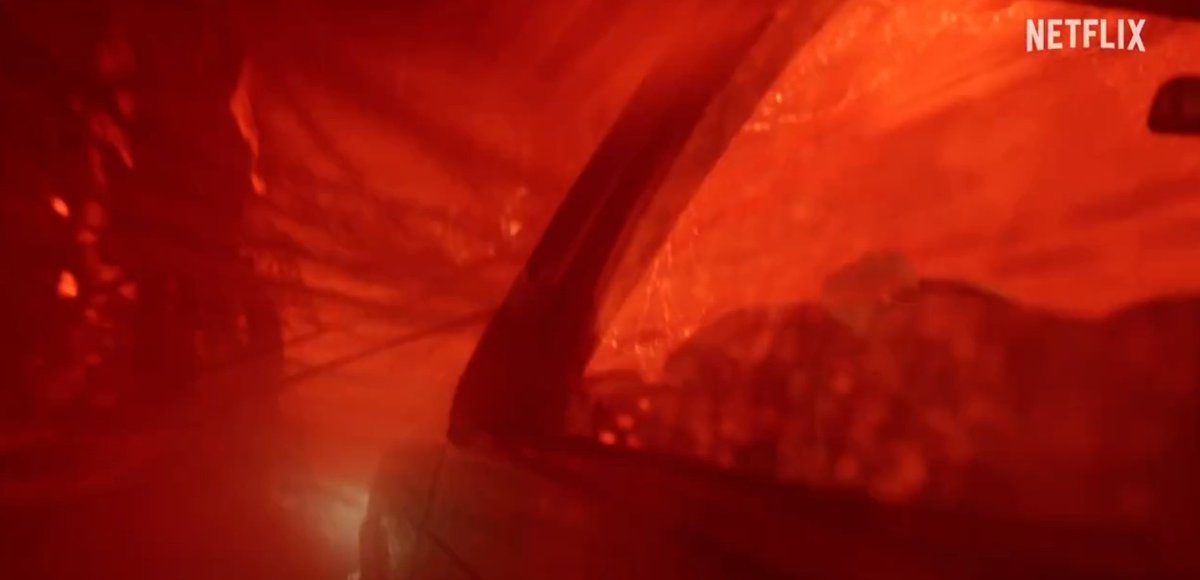 anilyousm's tweet photo. Steve mf Harrington going in upside down with his FUXKING BMW 😭

#StrangerThings5 #StrangerThings https://t.co/GQrQZc4yZh