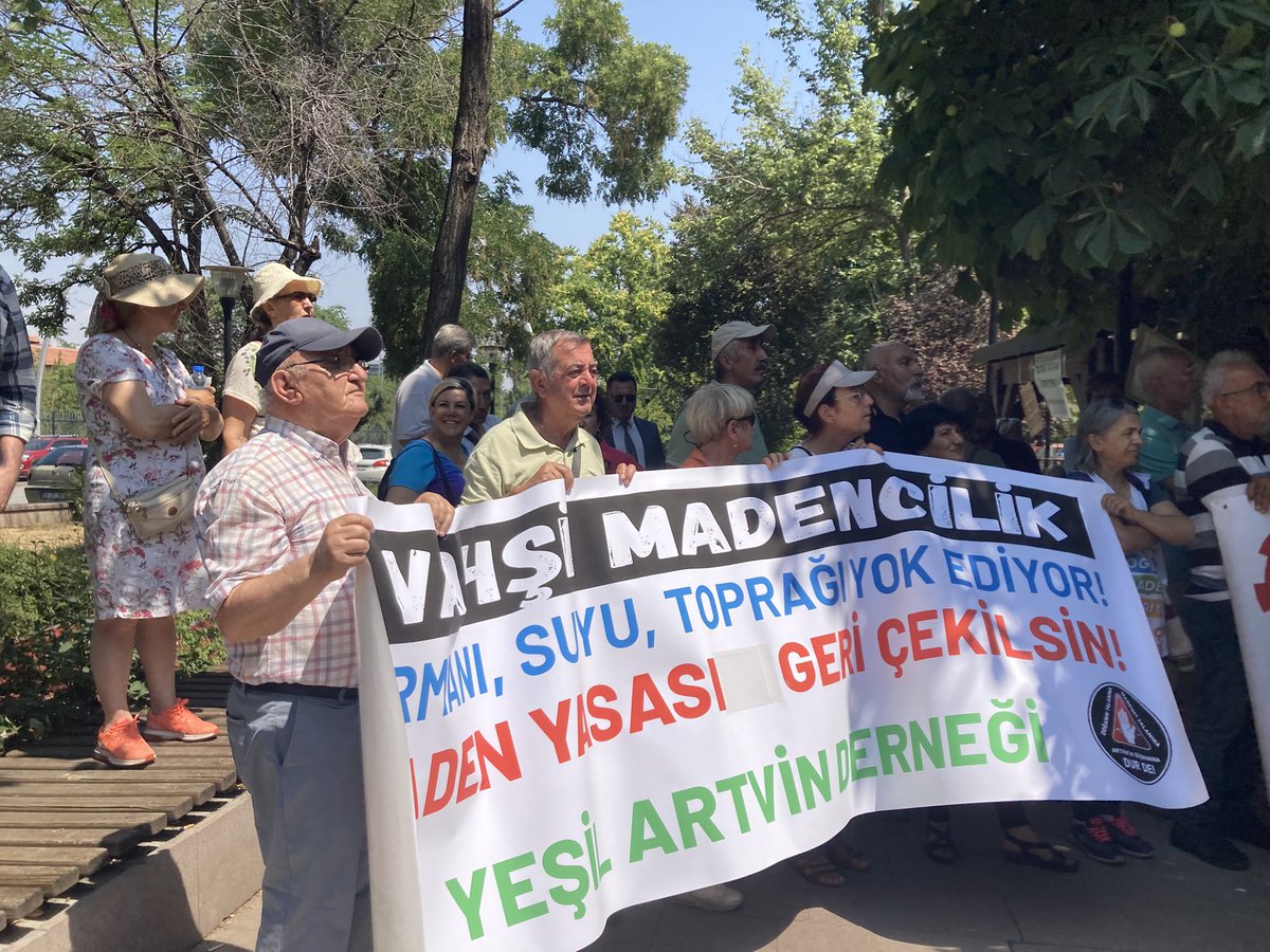 solartvin's tweet image. “Vahşi madencilik ormanı, suyu, toprağı yok ediyor! Maden yasası geri çekilsin..” diyen Artvinliler meclis önünde!