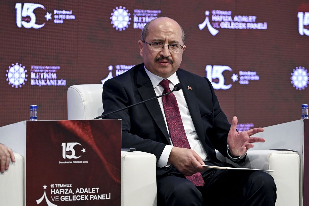 TanrikuluSalih's tweet photo. Cumhurbaşkanlığı İletişim Başkanlığının tertip ettiği, açılışını Cumhurbaşkanı Yardımcımız Sn. Cevdet Yılmaz ve İletişim Başkanımız Sn. Burhanettin Duran'ın yaptığı “15 Temmuz Hafıza, Adalet ve Gelecek” başlıklı panele konuşmacı olarak katıldık.

“Demokrasiye sahip çıkmak: Sivil Direnişin Gücü” temalı oturuma, İletişim Başkanlığı AR-GE ve Proje Koordinatörü Sn. İsmail Çağlar'ın moderatörlüğünde;  TBMM Başkanvekili Sn. Bekir Bozdağ, Gazeteci Sn. Hande Fırat ve SETA Genel Koordinatörü Sn. Nebi Miş ile birlikte iştirak ettik.

Devlet teşkilatında inceleme ve denetleme işlevlerini yerine getiren iki önemli kurum olan Devlet Denetleme Kurulu'nda ve OHAL İşlemleri İnceleme Komisyonunda yapılan çalışmalara ilişkin tecrübelerimizi paylaştık.
 
Panel vesilesiyle, FETÖ’nün gerçek yüzünü anlatmanın ve benzeri tehditlere karşı toplumsal bilinci ve mücadele azmini her şartta diri tutmanın gerekliliğini ifade ettik.  

Programda emeği geçen herkese teşekkür ediyorum.

@iletisim
#ZaferinAdıTürkiye 🇹🇷