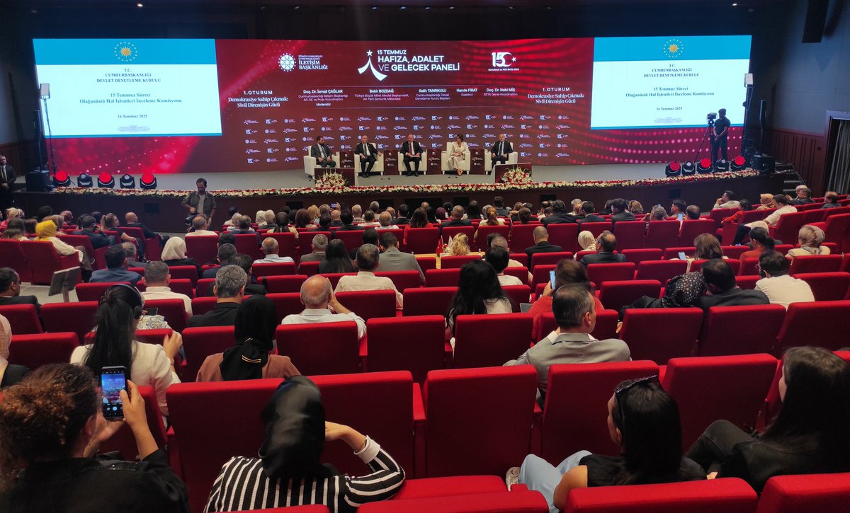TanrikuluSalih's tweet photo. Cumhurbaşkanlığı İletişim Başkanlığının tertip ettiği, açılışını Cumhurbaşkanı Yardımcımız Sn. Cevdet Yılmaz ve İletişim Başkanımız Sn. Burhanettin Duran'ın yaptığı “15 Temmuz Hafıza, Adalet ve Gelecek” başlıklı panele konuşmacı olarak katıldık.

“Demokrasiye sahip çıkmak: Sivil Direnişin Gücü” temalı oturuma, İletişim Başkanlığı AR-GE ve Proje Koordinatörü Sn. İsmail Çağlar'ın moderatörlüğünde;  TBMM Başkanvekili Sn. Bekir Bozdağ, Gazeteci Sn. Hande Fırat ve SETA Genel Koordinatörü Sn. Nebi Miş ile birlikte iştirak ettik.

Devlet teşkilatında inceleme ve denetleme işlevlerini yerine getiren iki önemli kurum olan Devlet Denetleme Kurulu'nda ve OHAL İşlemleri İnceleme Komisyonunda yapılan çalışmalara ilişkin tecrübelerimizi paylaştık.
 
Panel vesilesiyle, FETÖ’nün gerçek yüzünü anlatmanın ve benzeri tehditlere karşı toplumsal bilinci ve mücadele azmini her şartta diri tutmanın gerekliliğini ifade ettik.  

Programda emeği geçen herkese teşekkür ediyorum.

@iletisim
#ZaferinAdıTürkiye 🇹🇷