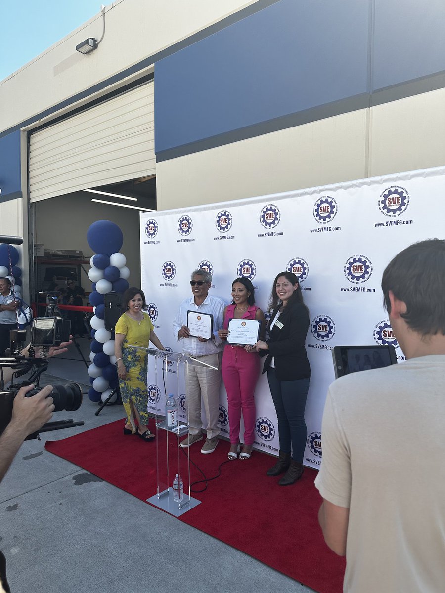 cmta's tweet image. A robot ribbon-cutting to celebrate Silicon Valley Elite Manufacturing's expansion in Santa Clara!🤖🎉 The site opened its doors to the community on Friday, showcasing the facility. We're proud to support this CMTA member and how they inspire the next gen of manufacturers!🙌