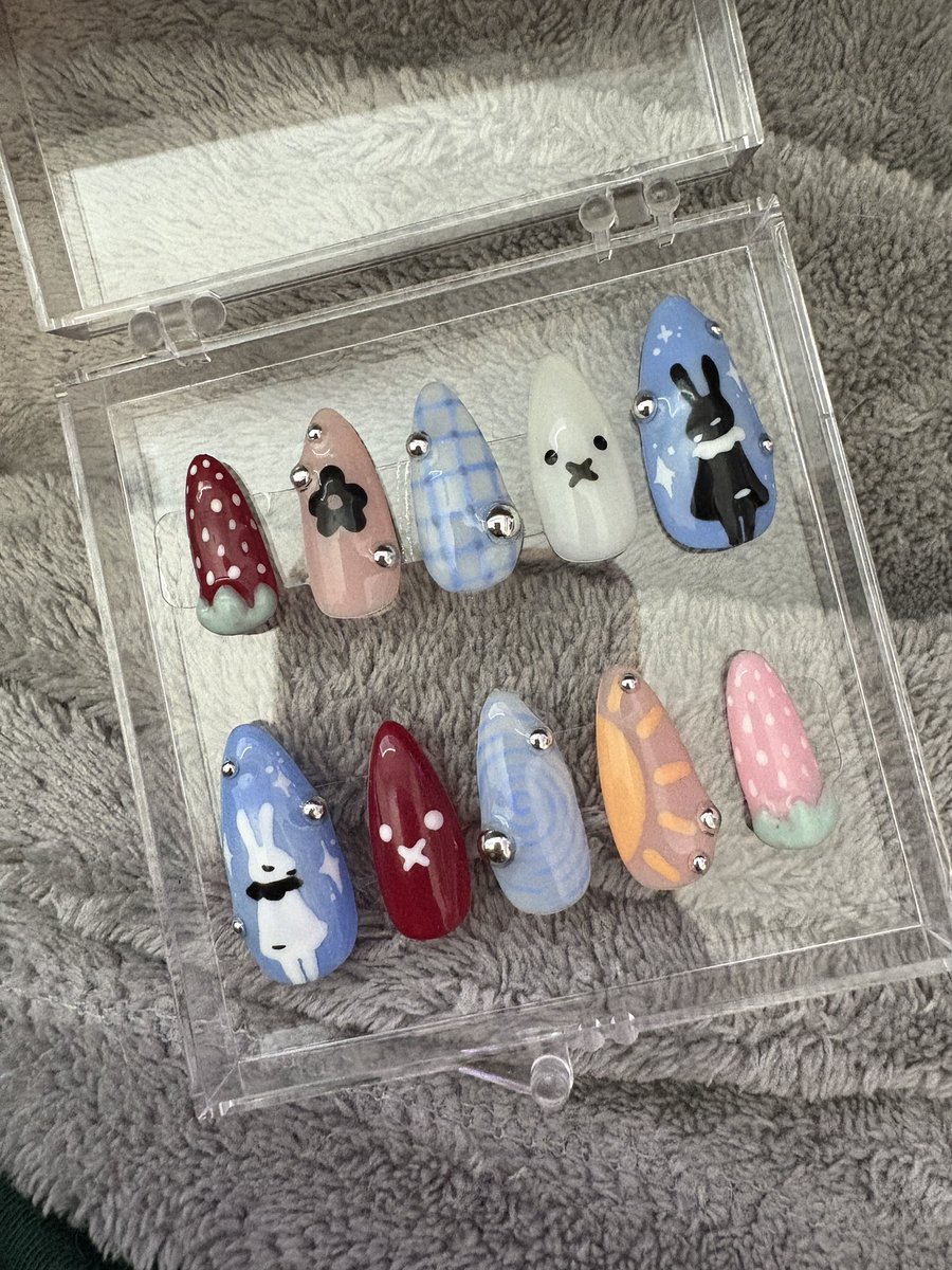 coyfaee's tweet image. ppl seemed to lke it when i shared my press on nails ive been making 🙂↕️
first set is for me and second set is for oog 🖤💖