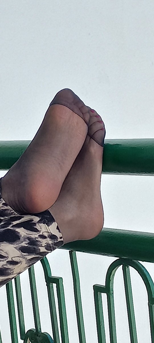 paniprawnik92's tweet photo. Witajcie moi słudzy! Macie możliwość kupienia moich znoszonych skarpetek, balerin, rajstop oraz opłacenia moich zachcianek.

#feet #socks #rajstopy #stopy #pantyhose #nylon #findom #femdom #paypig #paysub

@FindomPolish @rt_feet @user385u  @PolskiFindom https://t.co/EQCTBbdG93