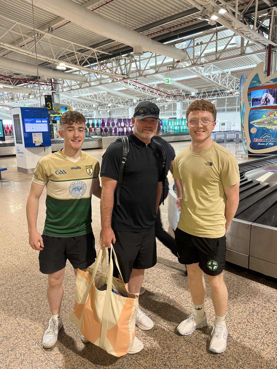 Senior Players Callum Doherty Kennedy &amp; Oisin Brogan fly over to get Wayne Rooney to sign his new Contract for Naomh Bríd for the upcoming Promotion Play Off vs Fanad this Saturday