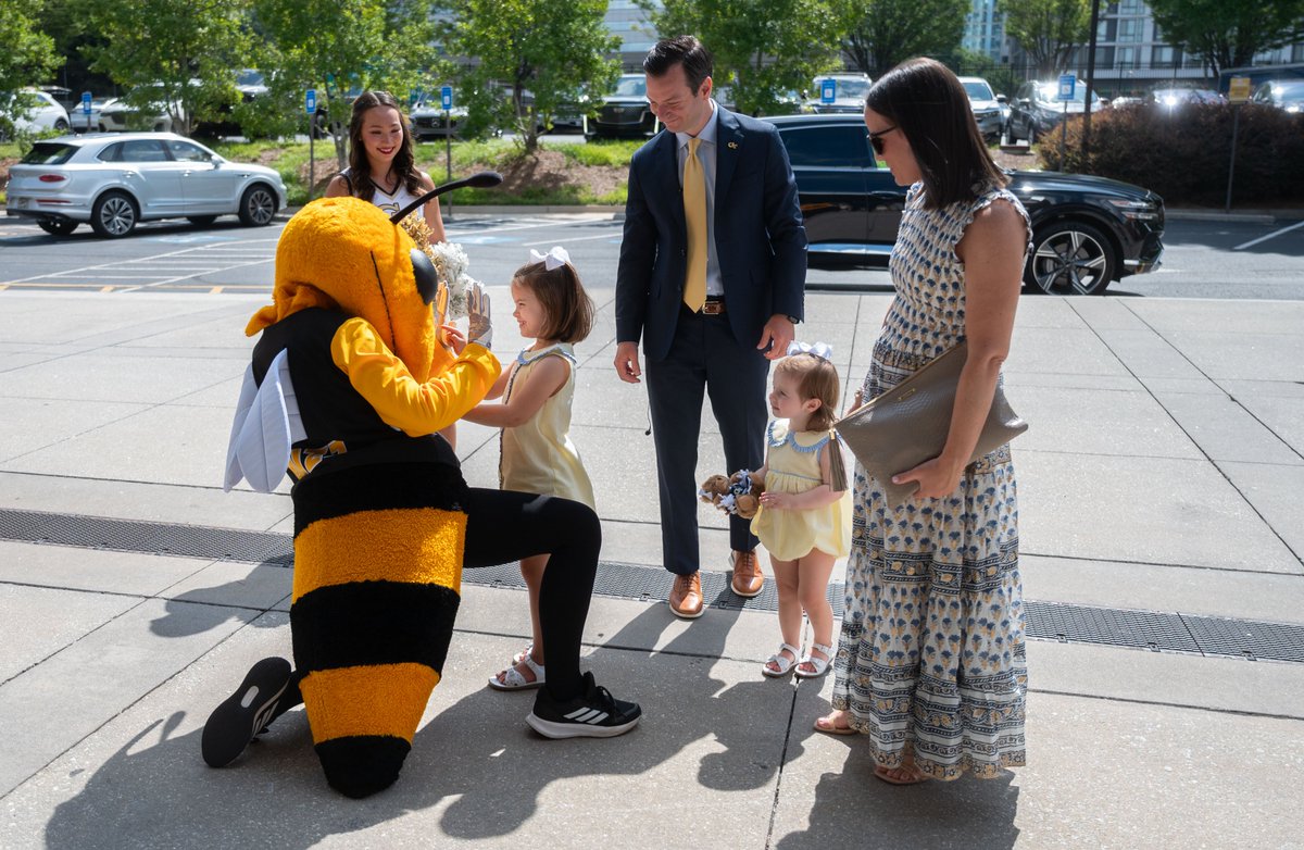 GeorgiaTech's tweet image. Still buzzing with excitement after meeting our new AD. 💛
#StingEm🐝