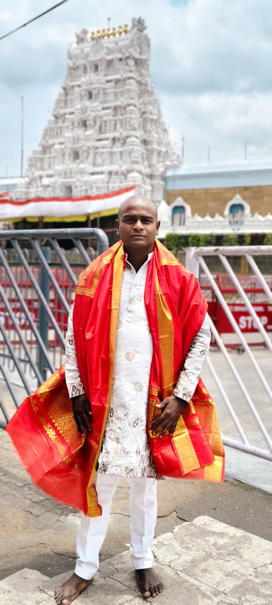 BangariSai's tweet photo. Heaven On The Earth 🌍
🕉Om🙏🏻Namo 🛕Narayana📿🙏

Had a wonderful VIP Break Darshanam at Tirumala Tirupati Devasthanam

#tirumala #Tirupati #govinda #tirumalahills #tirumalabalaji #TTDevasthanams #lordvishnu #lordvenkateshwaraswamy #harekrishna #omnamovenkateshaya https://t.co/04PlOpsQrd