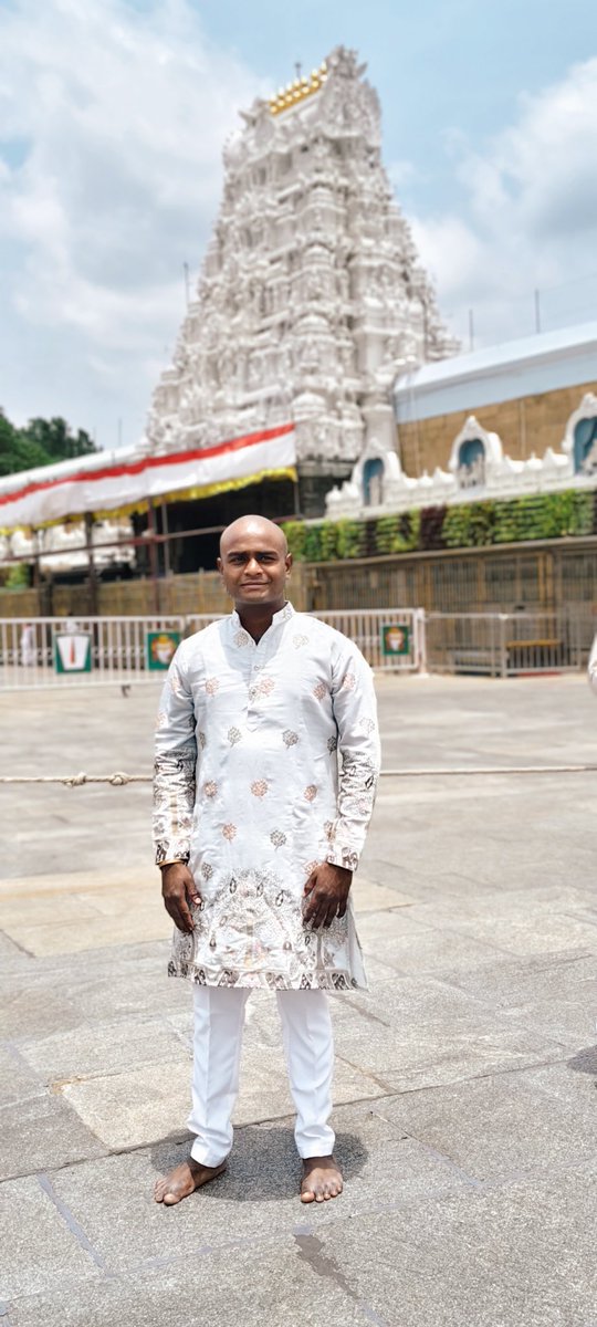 BangariSai's tweet photo. Heaven On The Earth 🌍
🕉Om🙏🏻Namo 🛕Narayana📿🙏

Had a wonderful VIP Break Darshanam at Tirumala Tirupati Devasthanam

#tirumala #Tirupati #govinda #tirumalahills #tirumalabalaji #TTDevasthanams #lordvishnu #lordvenkateshwaraswamy #harekrishna #omnamovenkateshaya https://t.co/04PlOpsQrd