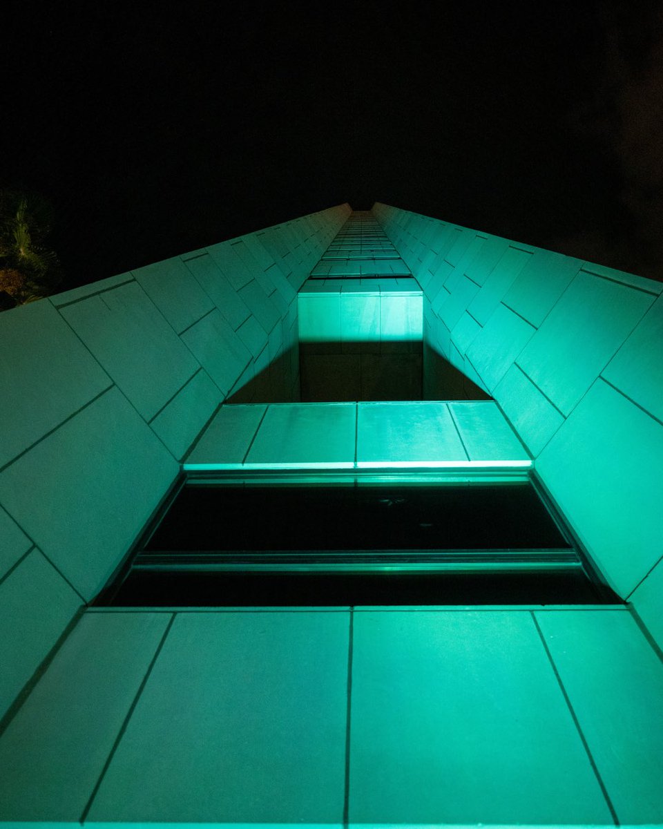 MayorDaniella's tweet image. Miami-Dade County buildings are lit green this week to honor the lives lost in Texas.
We stand with the families and communities who are grieving after this devastating tragedy, including the Lawrence family here at home. 💚
@PortMiami @MiamiDadeCounty @MiamiDadeCourts