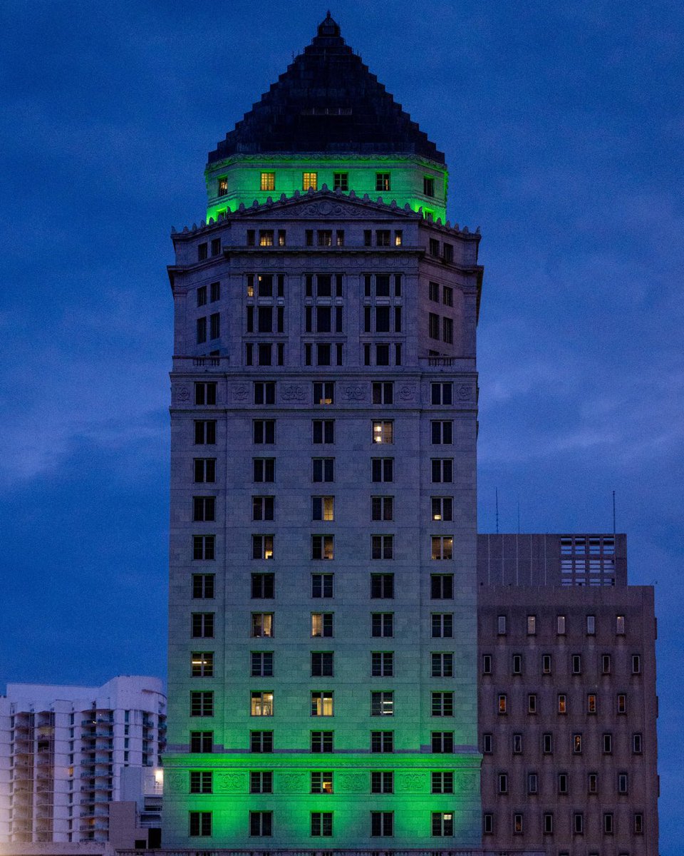 MayorDaniella's tweet image. Miami-Dade County buildings are lit green this week to honor the lives lost in Texas.
We stand with the families and communities who are grieving after this devastating tragedy, including the Lawrence family here at home. 💚
@PortMiami @MiamiDadeCounty @MiamiDadeCourts