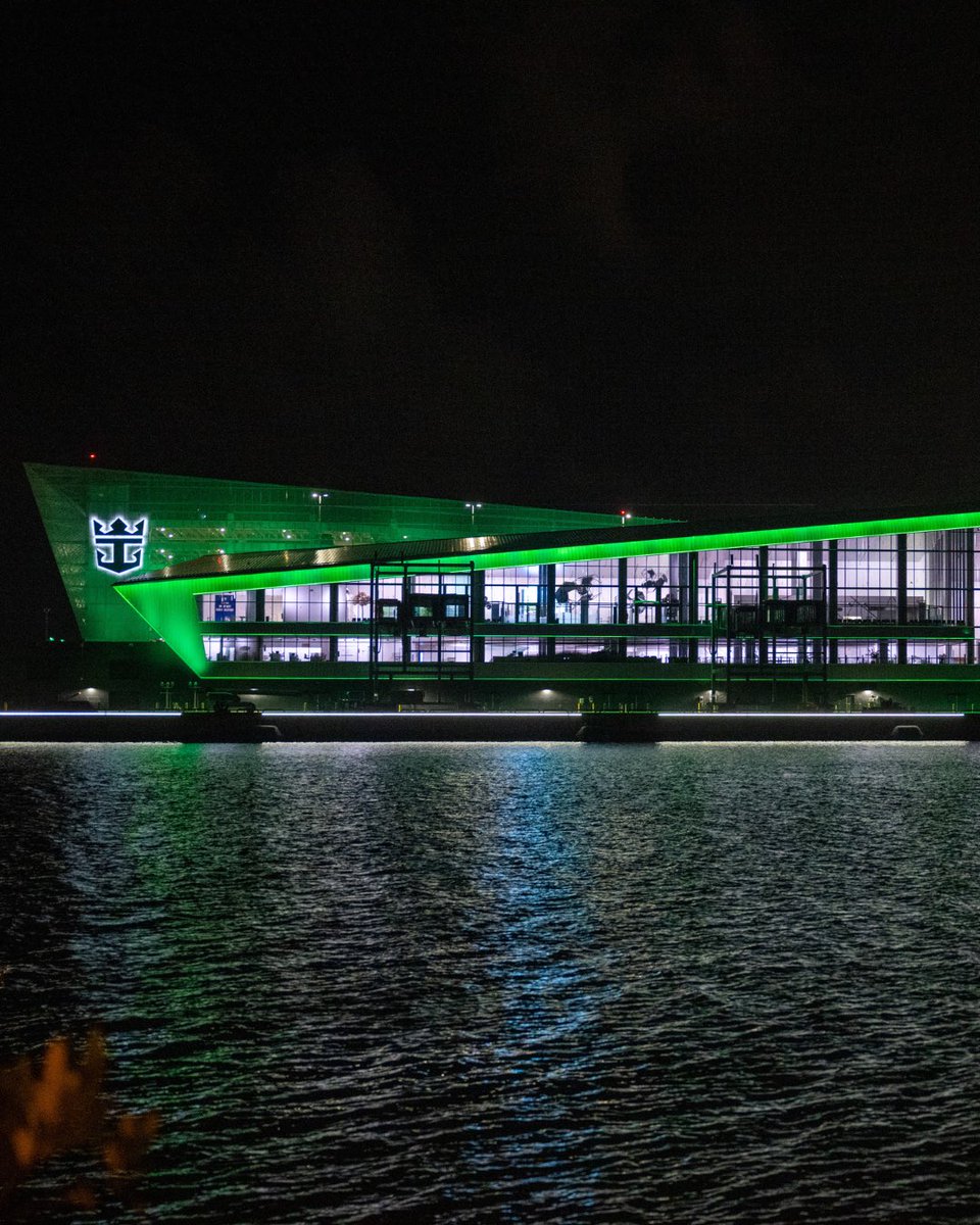 MayorDaniella's tweet image. Miami-Dade County buildings are lit green this week to honor the lives lost in Texas.
We stand with the families and communities who are grieving after this devastating tragedy, including the Lawrence family here at home. 💚
@PortMiami @MiamiDadeCounty @MiamiDadeCourts