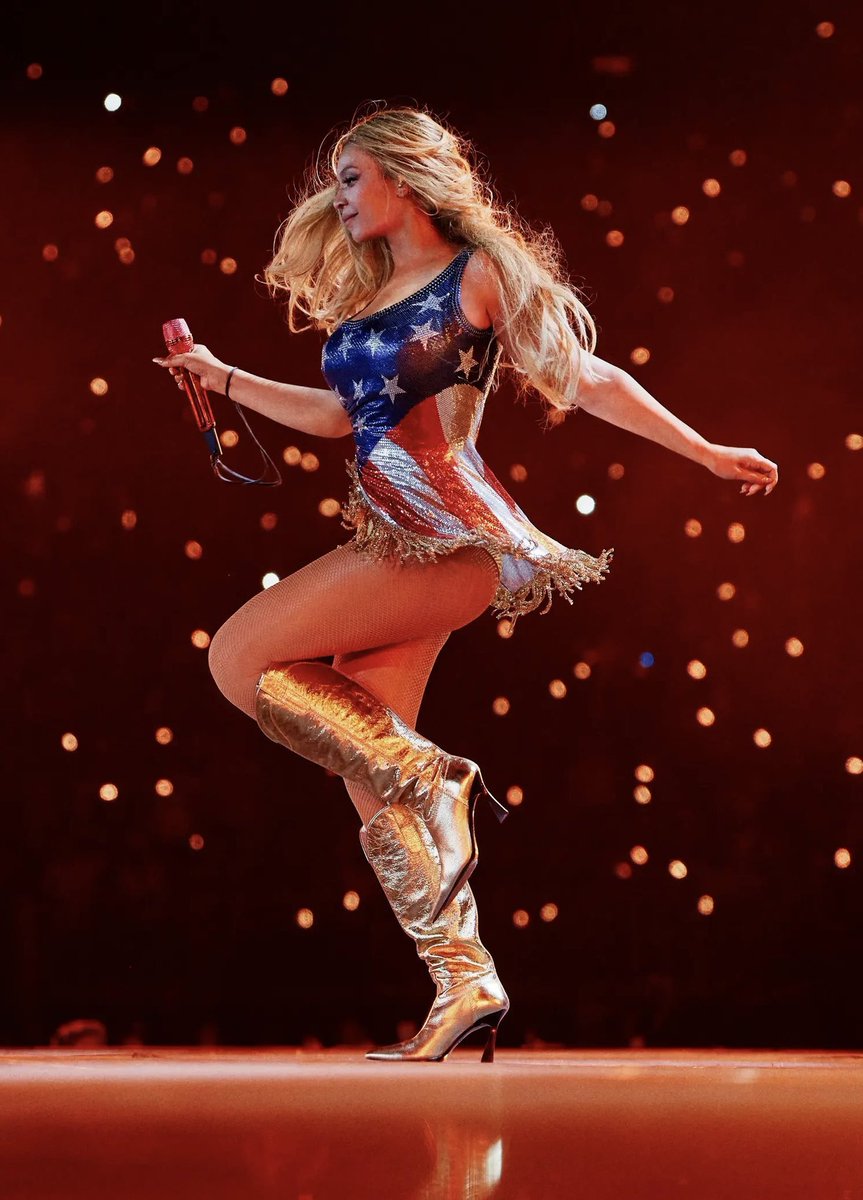 BeyPeru's tweet image. 👑| Tras concluir el Cowboy Carter Tour, se proyecta que Beyoncé superará los 2 mil millones de dólares en ingresos acumulados a lo largo de toda su carrera.