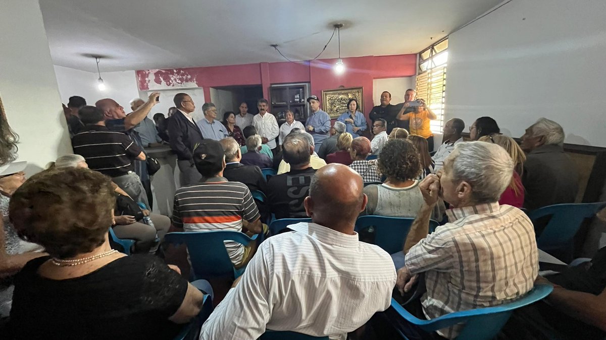 Desde la parroquia San Juan de Caracas, parte de la Dirección Nacional del partido en reunión con dirigentes de las parroquias Altagracia, Coche, El Valle, La Pastora y Santa Rosalia.