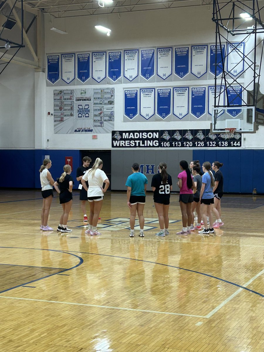 Lady Blue Streaks Basketball (@lady_streaks) on Twitter photo Way to train hard today girls! We learned how to make better reads on the floor, moving the ball for the advantage ball and got plenty of shots up! Most of all we had energy and were great teammates. I saw some leaders out there!! #weoverme Great job ladies! <a href="/Onepercentbball/">One Percent Basketball™️</a> Way to train hard today girls! We learned how to make better reads on the floor, moving the ball for the advantage ball and got plenty of shots up! Most of all we had energy and were great teammates. I saw some leaders out there!! #weoverme Great job ladies! <a href="/Onepercentbball/">One Percent Basketball™️</a>