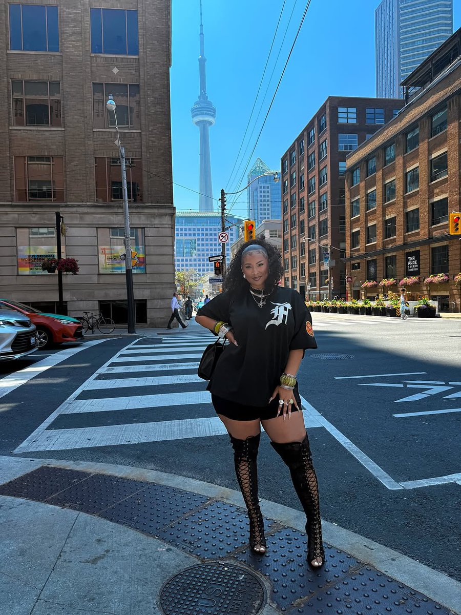 ShantelMayMusic's tweet image. I should be in Fiji w/ Chanel bags. 🍸💍