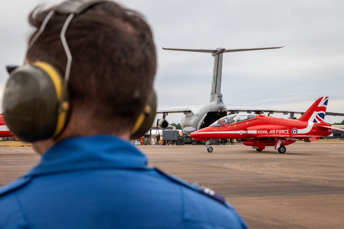 rafredarrows's tweet image. Arrivals day at the 2025 Royal International Air Tattoo.
#RedArrows | #RAF | #RIAT25 | #RIAT