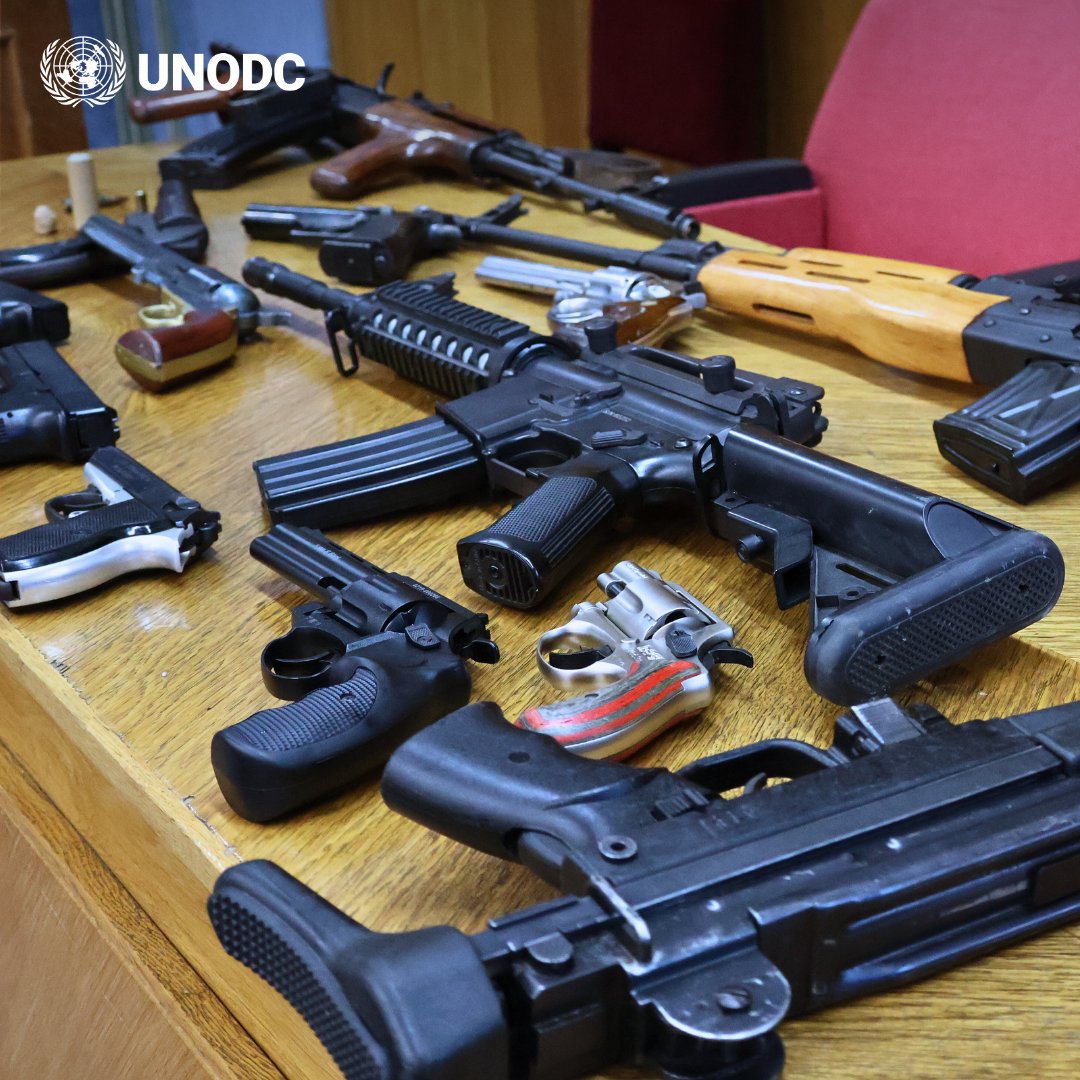 UNODC_Firearms's tweet image. 🔹Main types of firearms & ammunition
🔹Weapons mechanics
🔹Arms accessories – silencers & gunsights
🔹Marking & tracing of firearms
These are the topics Romanian & Moldovan officers explored last week in Bucharest with UNODC’s help, to better tackle the illegal weapons trade.