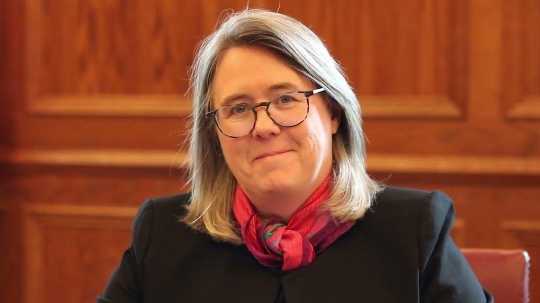 🎙️In 2022 the Bar of NI marked 100 years of law in the jurisdiction with the Legal History Podcast 🎙️

One of the most listened to episodes was, "A Conversation with Northern Ireland's First Lady Chief Justice". 

The Right Honourable Dame Siobhan Keegan shared her pathway into a