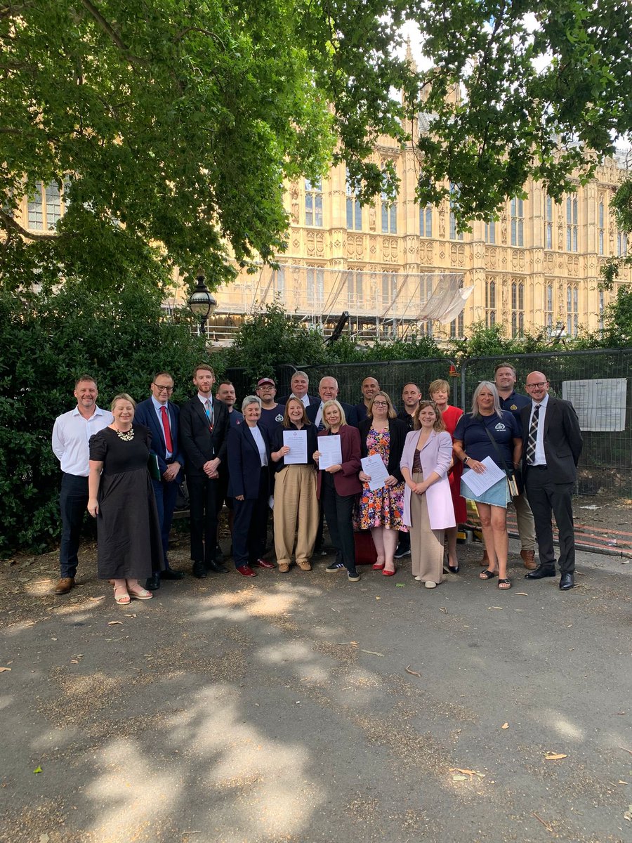 MartinRhodes21's tweet image. Delighted to have hosted a useful discussion with @FBUScotland Reps and Scottish Labour MPs today at Westminster 🔥 

The cuts proposed to Fire Stations in Glasgow North and across the country are deeply concerning ✂️