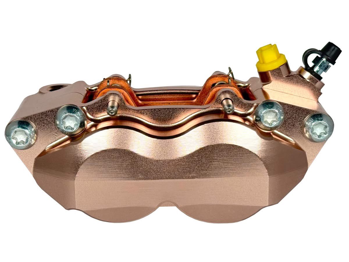 accossato's tweet photo. Precision meets style. ๐ฅ
Check out our PZ011 & PZ012 radial calipers in stunning light copper.
Made to perform. Built to impress.
Would you run this finish on your bike?
#Accossato #PZ011 #PZ012 #BrakeCalipers #MadeInItaly #MotoPerformance #CopperEdition #MotorcycleParts https://t.co/GUNflxSVkO