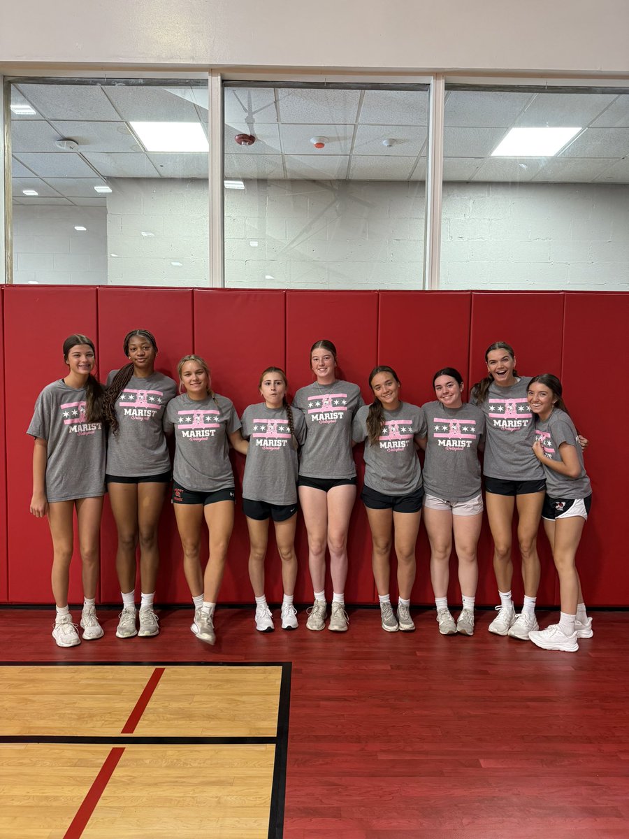 RedHawkVB's tweet photo. Camp crew ready for Day 3! #FutureRedHawks working with the CHAMPS https://t.co/9GQNtNLhSP