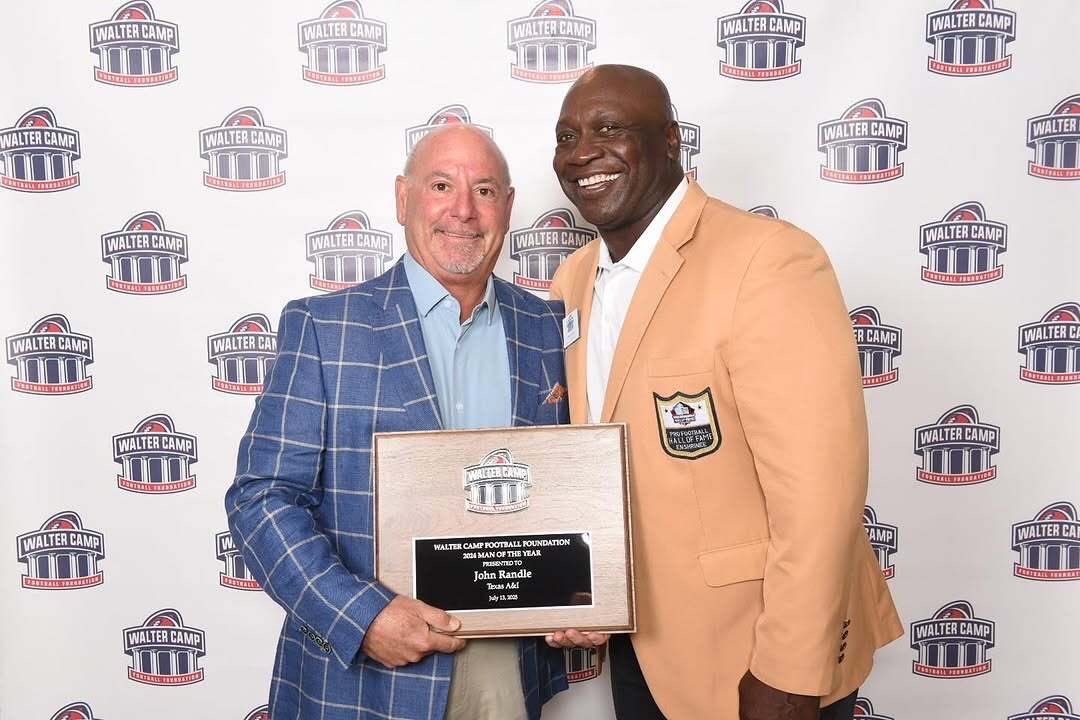 NFLLegacy's tweet image. Congrats to John Randle - the 2025 Walter Camp Man of the Year - honoring his tremendous accomplishments on the field and in the community!