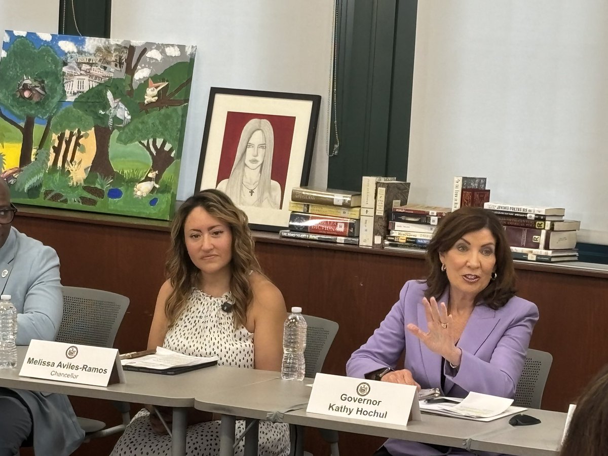 andrewsiff4NY's tweet image. “Teachers are very frustrated. They’re competing with @tiktok_us dance videos when they’re supposed to be teaching a math class.” @GovKathyHochul on “bell to bell” cell phone ban set to begin in September. #NBC4NY