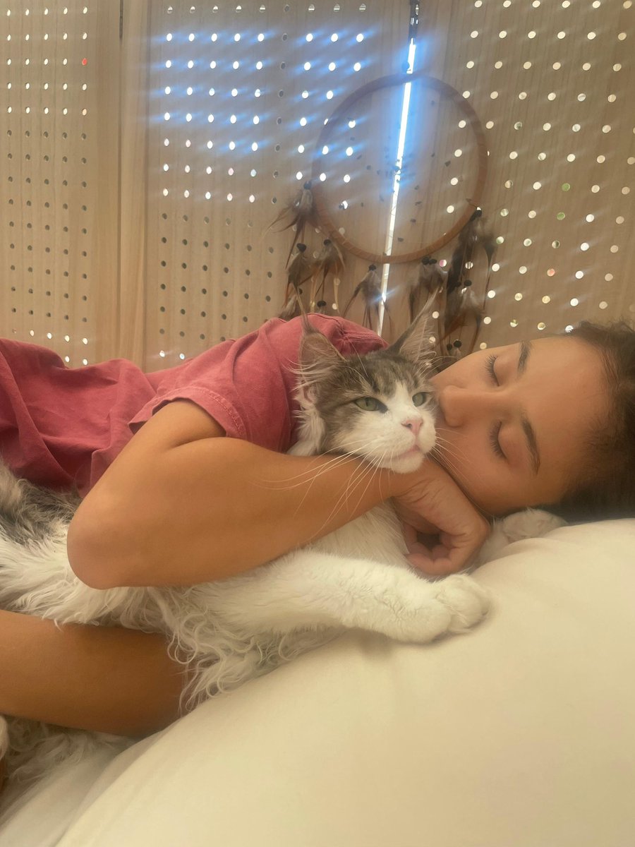NubeleB's tweet photo. Yunya y yo por siempre 🧡 https://t.co/JV9deyQ1Uv