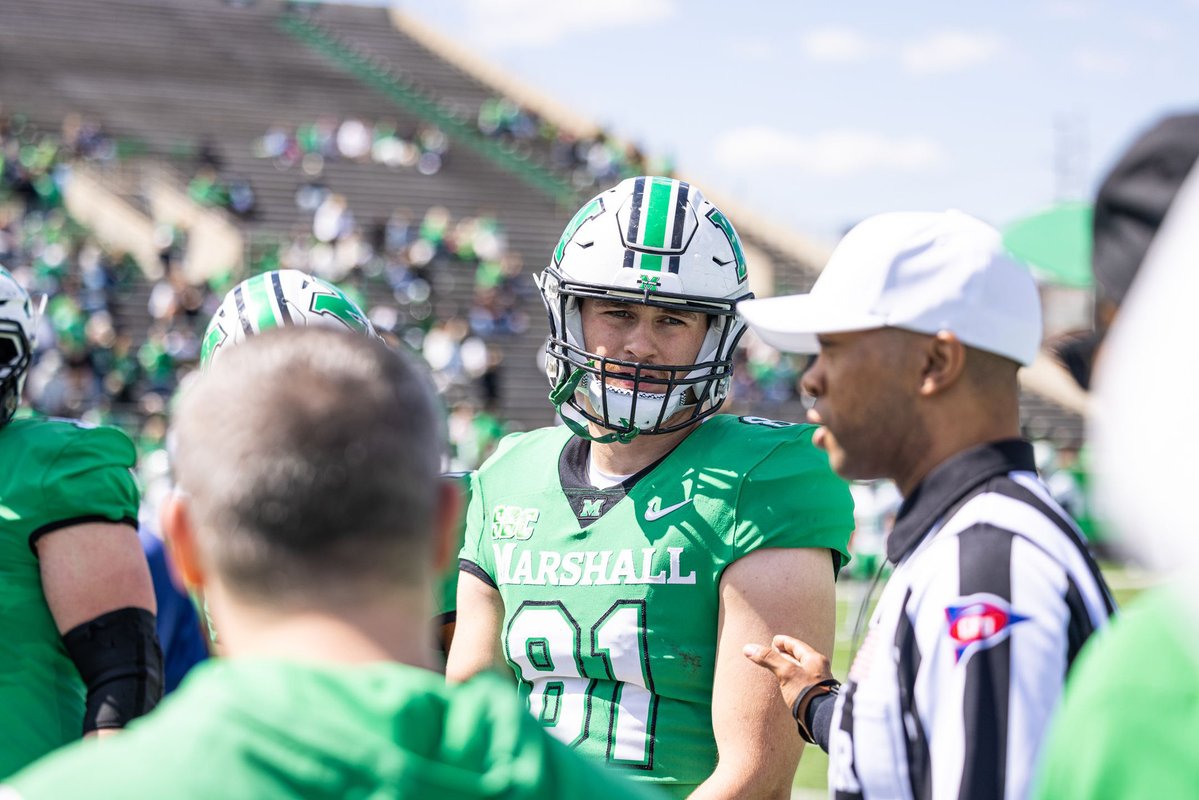 HerdFB's tweet image. 🤘𝑮𝒐𝒐𝒅 𝑲𝒊𝒏𝒅 𝒐𝒇 𝑷𝒂𝒚𝒏𝒆! 💪
Marshall TE Toby Payne is a 2025 Allstate AFCA Good Works Team nominee, which also places him on the @WuerffelTrophy Watch List.
Those are college football's two most prestigious community service awards.
🔗: bit.ly/TobyPayneGoodW…