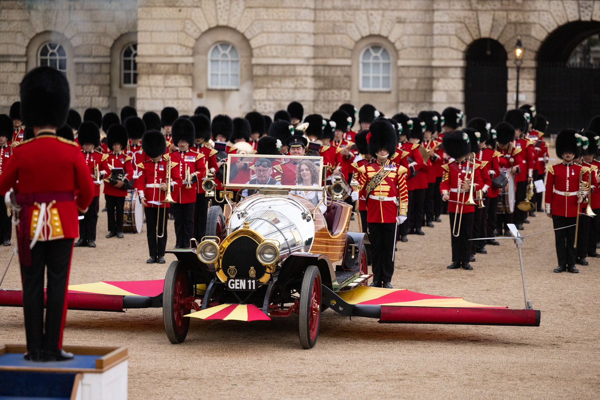 ArmyInLondon's tweet image. Are you joining us tonight? The Household Division Military Musical Spectacular starts at 7.30pm and promises a fabulous evening for all ages.
@Corpsarmymusic @HCav1660 @mattgossmusic
Get your tickets here: tickets.householddivision.org.uk/beating-retrea…