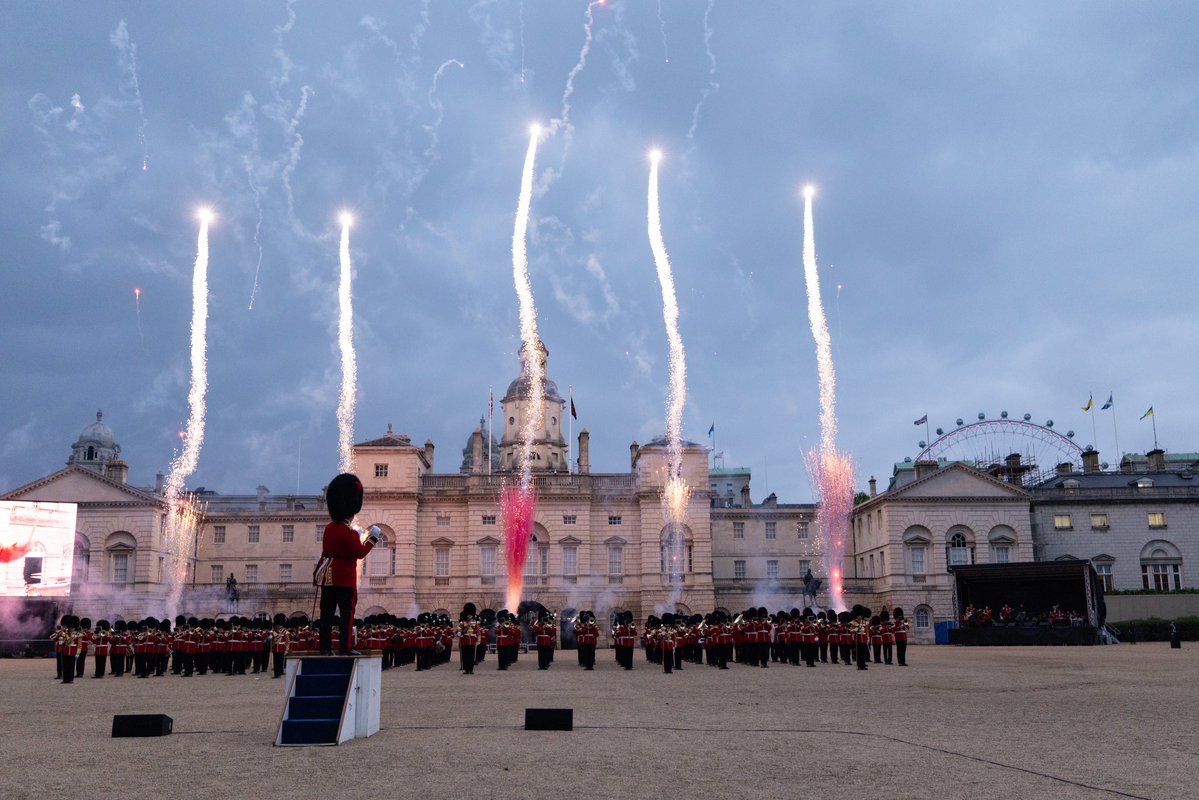 ArmyInLondon's tweet image. Are you joining us tonight? The Household Division Military Musical Spectacular starts at 7.30pm and promises a fabulous evening for all ages.
@Corpsarmymusic @HCav1660 @mattgossmusic
Get your tickets here: tickets.householddivision.org.uk/beating-retrea…