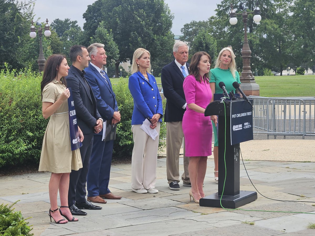 VinceBoley's tweet image. Congressman @MarkHarrisNC8 and @Moms4Liberty holding the NEA accountable outside the Capitol Building.
America is waking up!