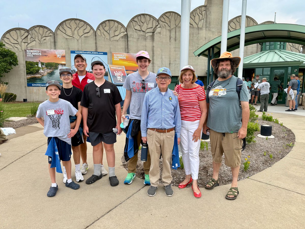 GovMikeDeWine's tweet image. It's a great day to be out on Lake Erie for the 45th annual Governor's Fish Ohio Day! #FishOhio @ohiodnr @OhioDivWildlife