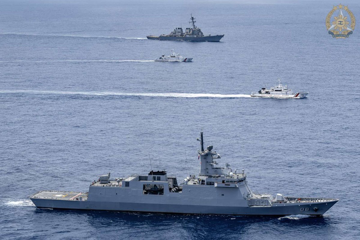 DefensePitz's tweet image. The 8th Bilateral Maritime Cooperative Activity marked the third mission for the BRP Miguel Malvar (FFG06) since its commissioning for active service on May 20, 2025. Accompanying the ship is the USS Curtis Wilbur (DDG54) and 2 PCG MRRVs.
Image (c) AFP-PAO