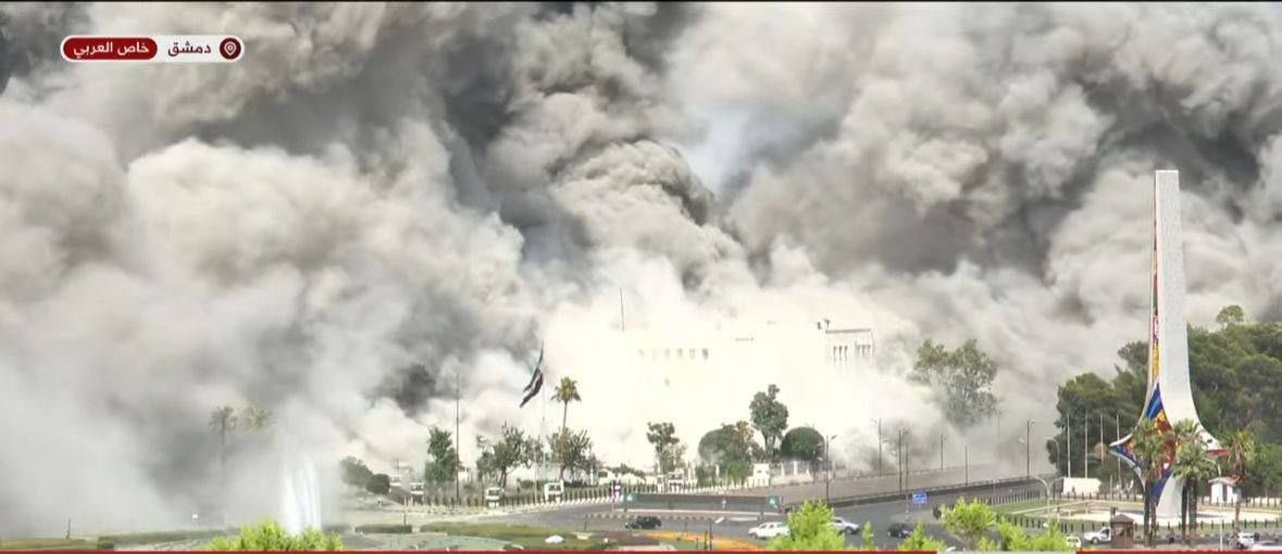 Yüzlerce insan katili Katil Colani devlet yönetemez.

Suriye'de Aleviler ve Dürziler HTŞ teröristlerinin katliamından kurtarılmalıdır.