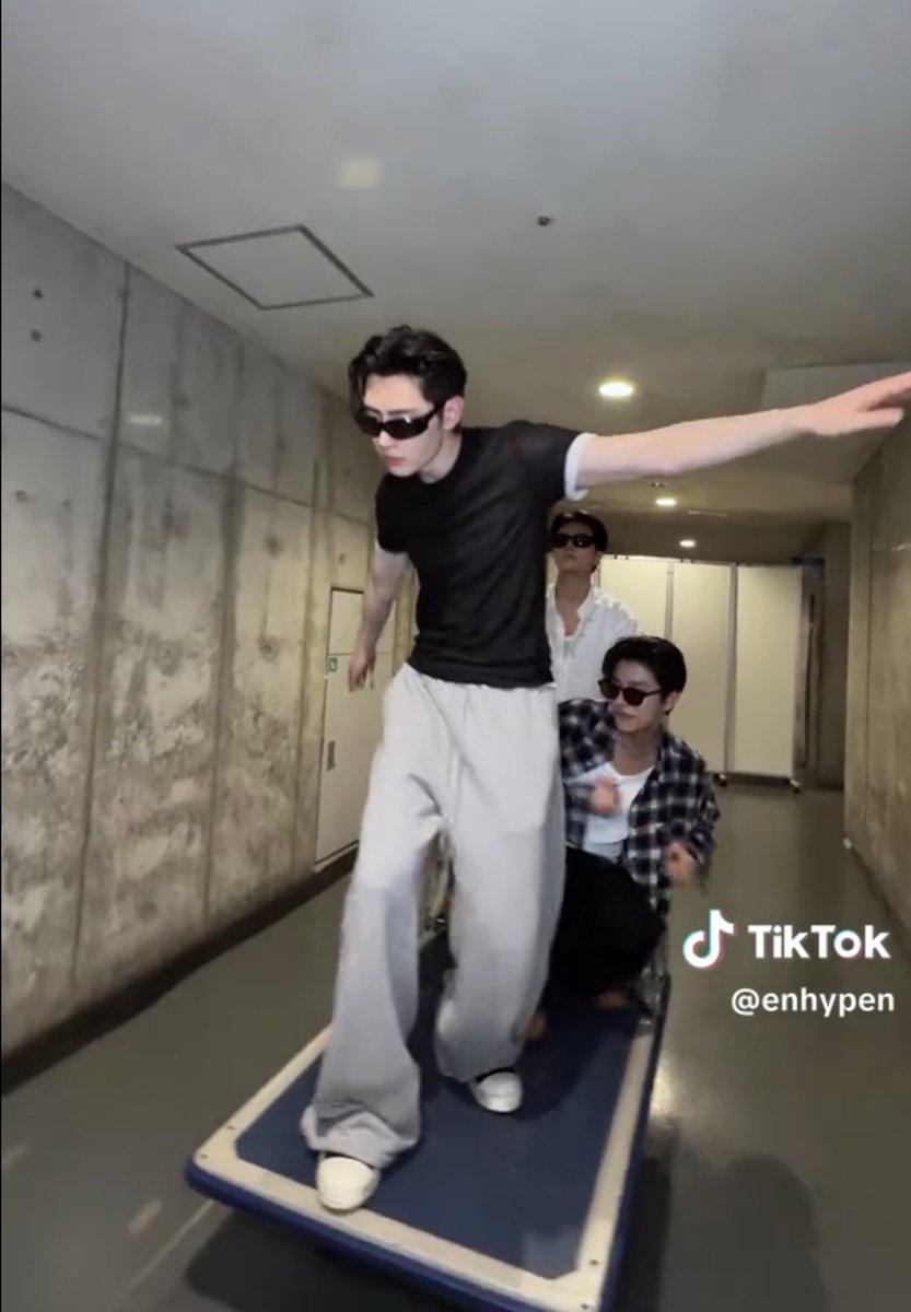 ddeonoonu's tweet photo. 02z 🕶️ https://t.co/MNFyd6duj8