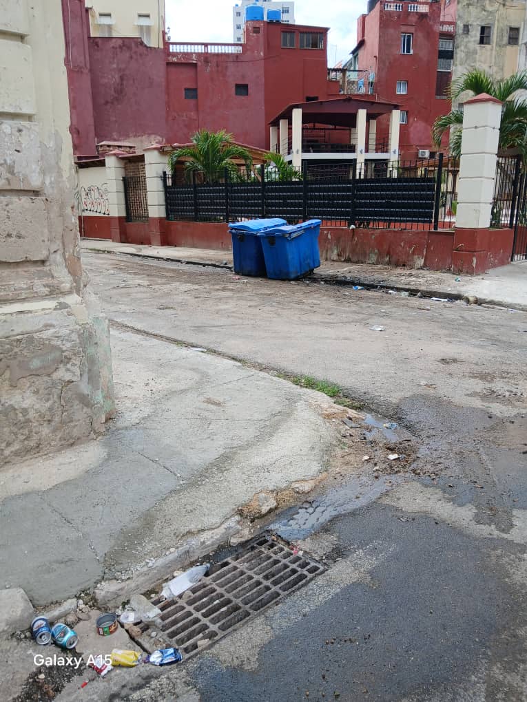 Se trabaja en la recogida de desechos sólidos en #LaHabanaVieja
#LaHabanaViveEnMi