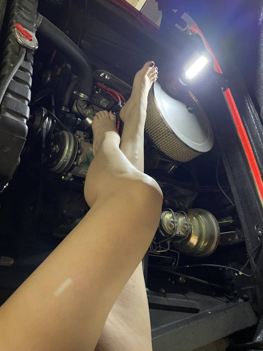 GoneGirl6110's tweet photo. When you’re the model and the mechanic
#VintageCar #ClassicCar #RetroVibes #PinupStyle #FootFetish #FeetLovers #FootTease #SolesAndToes #CarAndFeet #FetishModel #CarModels #VintageBabe #FootGoddess #FootWorship #ToeTease #LegsForDays #SexyFeet #CarCulture #Petrolhead https://t.co/i4HukGuIYM