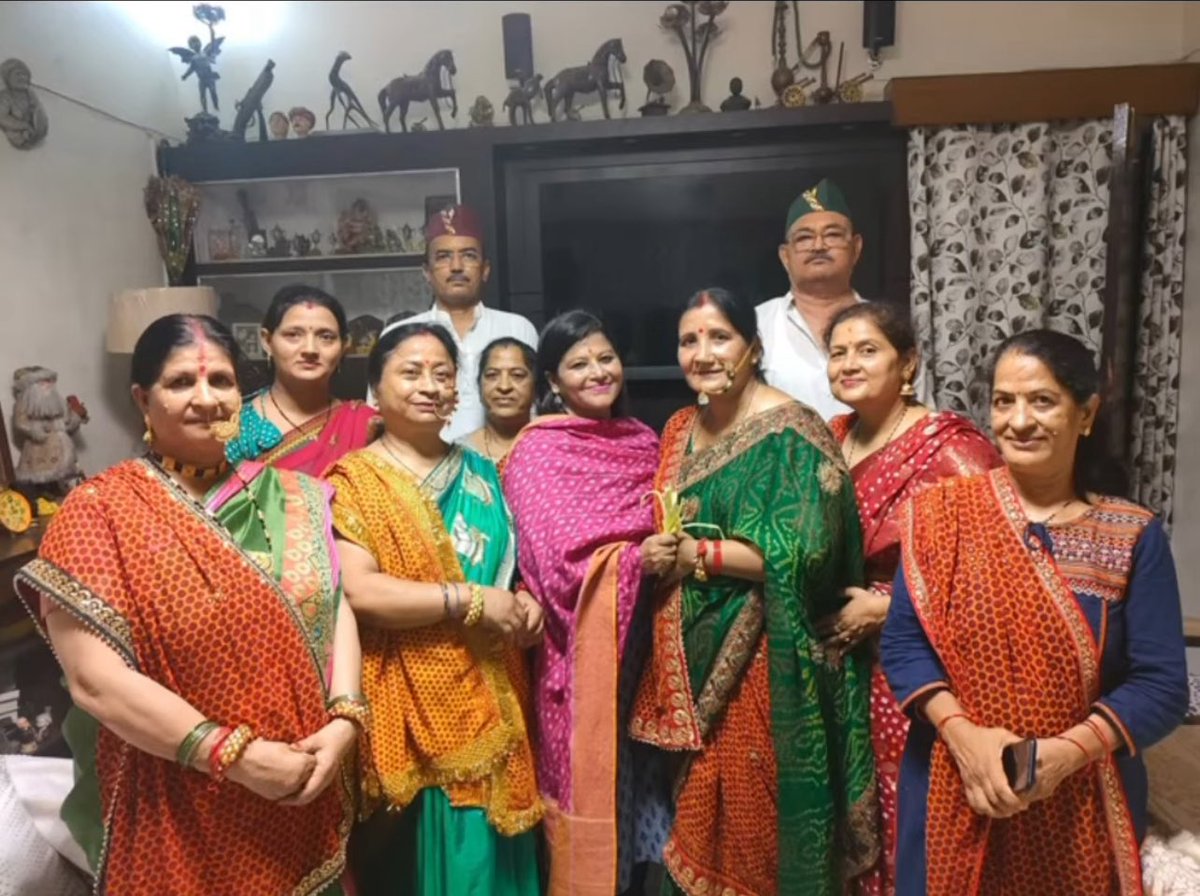 senshilpi's tweet image. प्रकृति के प्रति कृतज्ञता और प्रकृति से समन्वय का पर्व है हरेला।उत्तराखंड के मनभावन लोकपर्व हरेला की शुभकामनाएं🌼☘️🌸🌿🌻
#Uttarakhand
#HarelaParv