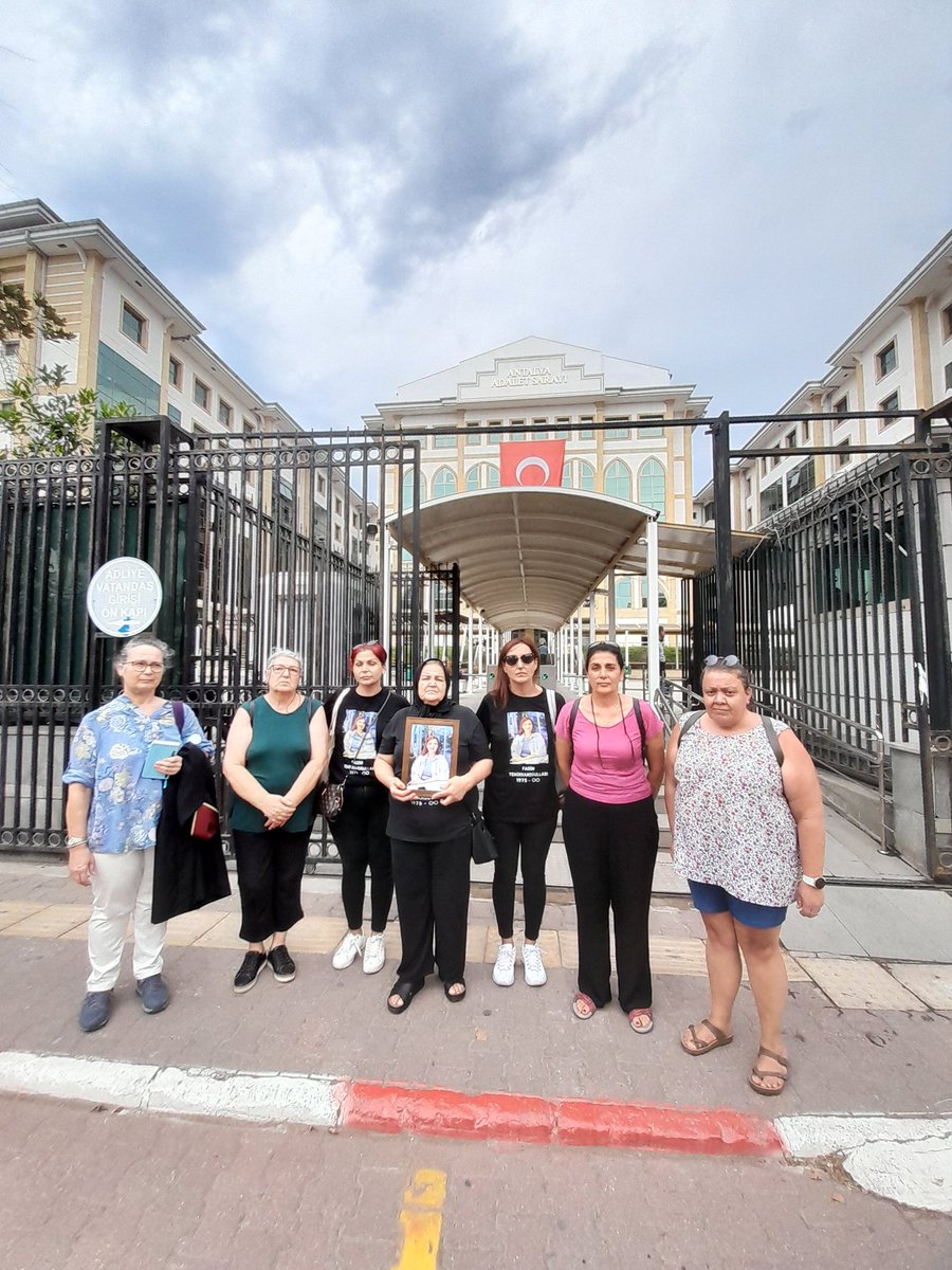 Fadim Temirhanoğulları İçin Adalet!!! 

Bugün, Antalya Kadın Danışma Merkezi ve Dayanışma Derneği olarak, katledilen kız kardeşimiz Fadim Temirhanoğulları’nın davası için adliyedeydik. 
#ErkekAdaletDeğilGerçekAdalet
#FadimİçinAdalet