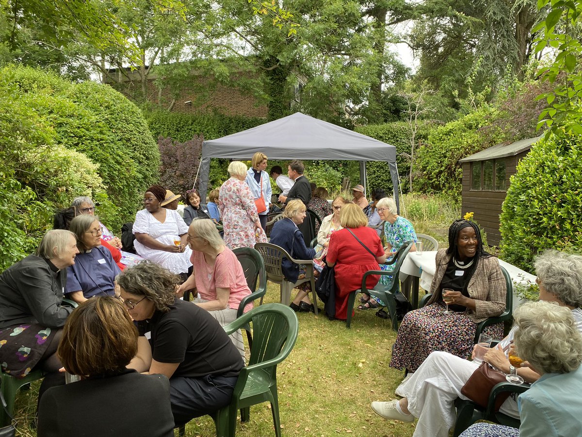 MartinGainsbor1's tweet image. Great garden party for women in ministry in the Kingston Episcopal Area - and the weather held! I give thanks to God for the privilege of sharing in ministry with these fine people. @SouthwarkCofE