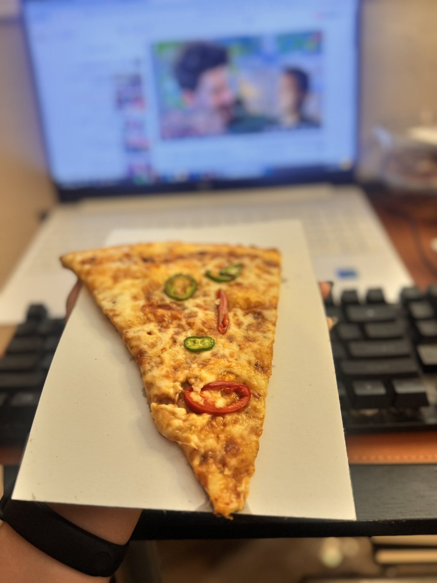 RealShiran's tweet photo. Moving apartments is a spiritual journey…
mine just happens to be fueled entirely by pizza🍕📦✨#fat 

#MovingDay #PizzaPowered #LifeInBoxes #SurvivalMode #NewChapterSameMe #israel https://t.co/ryq9zbiVow