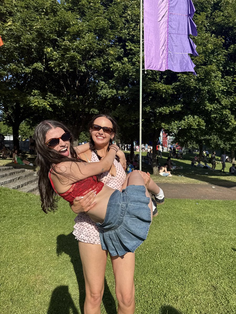 STARTALLOV3R's tweet image. btw my girlfriend is literally the sweetest, most thoughtful, beautiful human in the entire world and i’m so sorry to any of you who don’t get to know her!!! a literal ray of sunshine in human form she deserves nothing but love🩷🩷🩷🩷