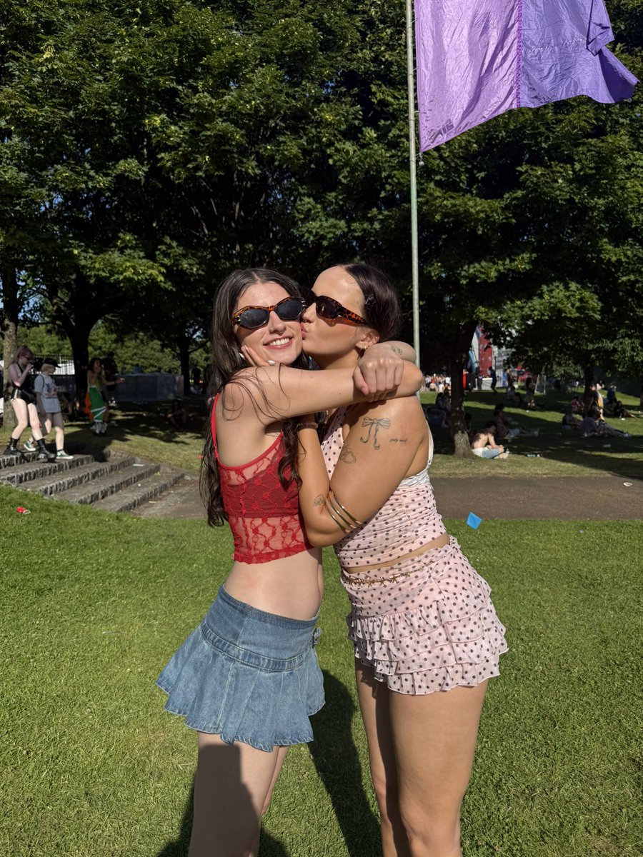 STARTALLOV3R's tweet image. btw my girlfriend is literally the sweetest, most thoughtful, beautiful human in the entire world and i’m so sorry to any of you who don’t get to know her!!! a literal ray of sunshine in human form she deserves nothing but love🩷🩷🩷🩷