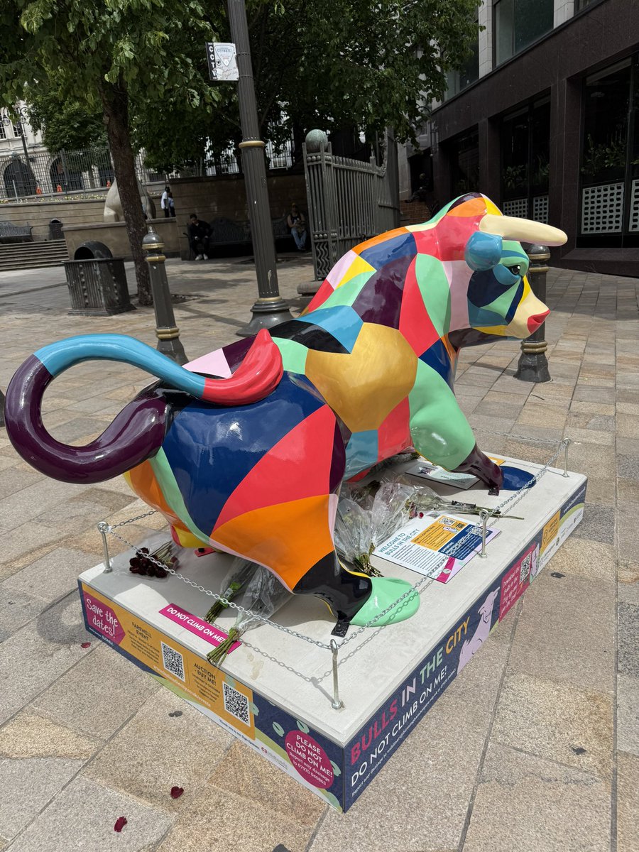 4/5 <a href="/brumshospice/">Birmingham Hospice</a> supports  thousands of people aged from 18 years old onwards They also support their families including very young children 
<a href="/bulls_inthecity/">Bulls_inthecity</a>