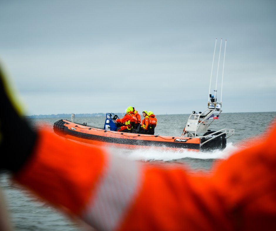 SauveteursenMer's tweet image. #LeSaviezVous ? 🤔 Les sauveteurs embarqués de la #SNSM sont bénévoles, prêts à intervenir 24/7, de jour comme de nuit 🛟 Formés et engagés, ils sauvent des vies en mer 🌊 Rejoignez-les 👉 bit.ly/3WkkWVp
Photo 📸 Géraldine Levaillant - SNSM Damgan