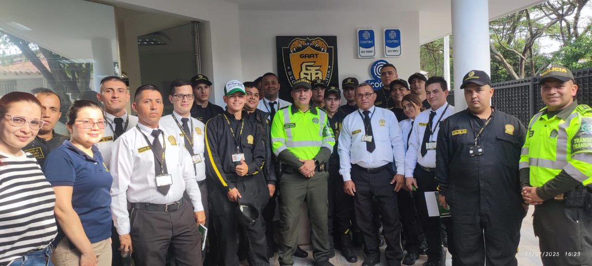 🚓🚗 ¡Conduzcamos con responsabilidad! 🚗🚔

👮🏻‍♂️👮🏻La <a href="/PoliciaColombia/">Policía de Colombia</a> a través de <a href="/TransitoPolicia/">Dirección de Tránsito y Transporte</a> sensibilizó al personal de la empresa de seguridad privada GAAT Security, sobre el compromiso vial en Norte de Santander.✅

¡Juntos podemos reducir la accidentalidad vial! 💚 ❤️
